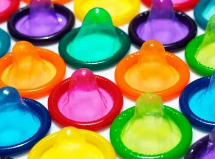 Kondom Aneka Warna (coloured condom)